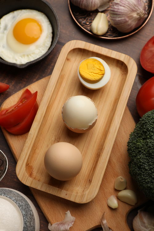 剥壳的鸡蛋食品蛋类食品摄影图 摄影图